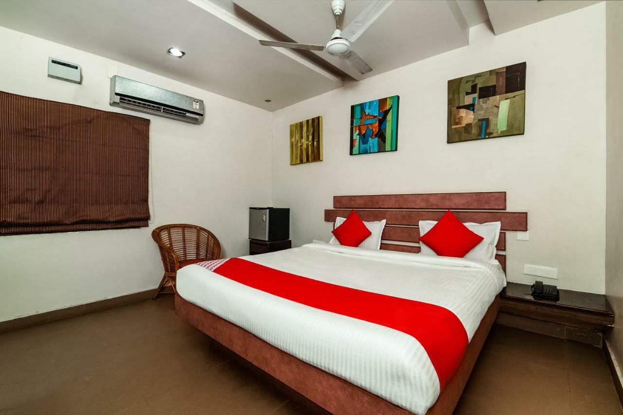 Oyo 28856 Manjeera Inn Visakhapatnam Ngoại thất bức ảnh