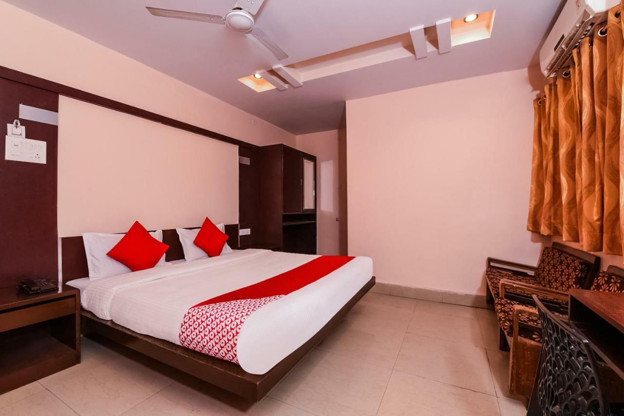 Oyo 28856 Manjeera Inn Visakhapatnam Ngoại thất bức ảnh