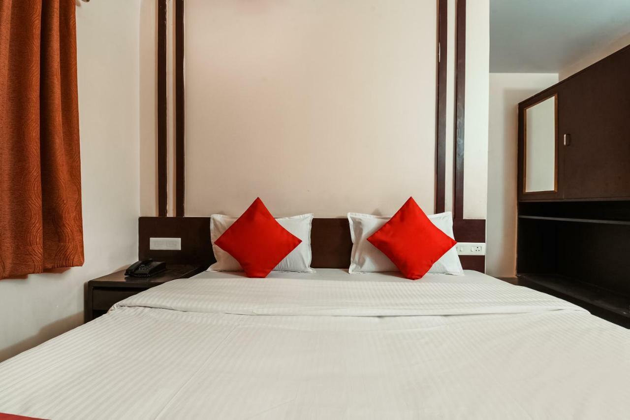 Oyo 28856 Manjeera Inn Visakhapatnam Ngoại thất bức ảnh
