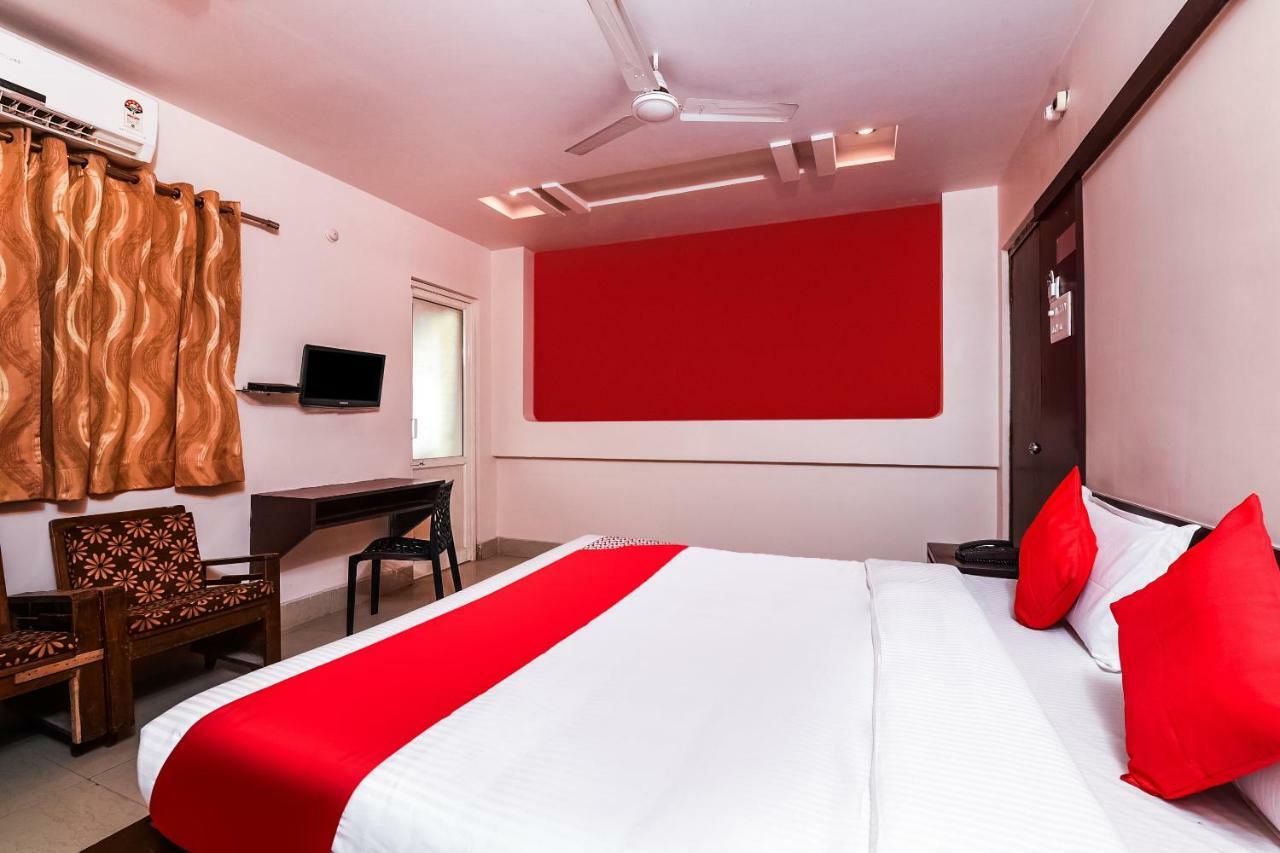 Oyo 28856 Manjeera Inn Visakhapatnam Ngoại thất bức ảnh