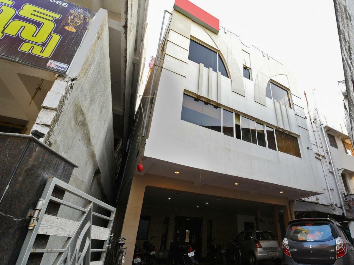 Oyo 28856 Manjeera Inn Visakhapatnam Ngoại thất bức ảnh
